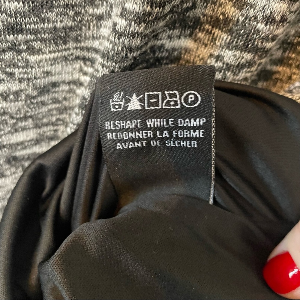 Le Chateau Charcoal and Black Textured Ruched Midi Dress - Picture 6 of 11
